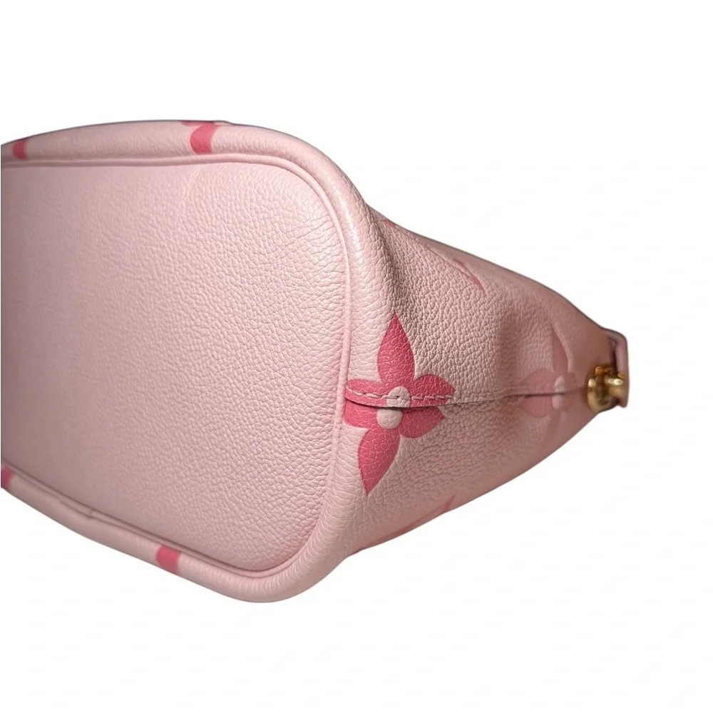 *SOLD* AUTHENTIC/MICROCHIPPED Louis Vuitton: Pink Marshmallow PM Empreinte Bag - Picture 7 of 17